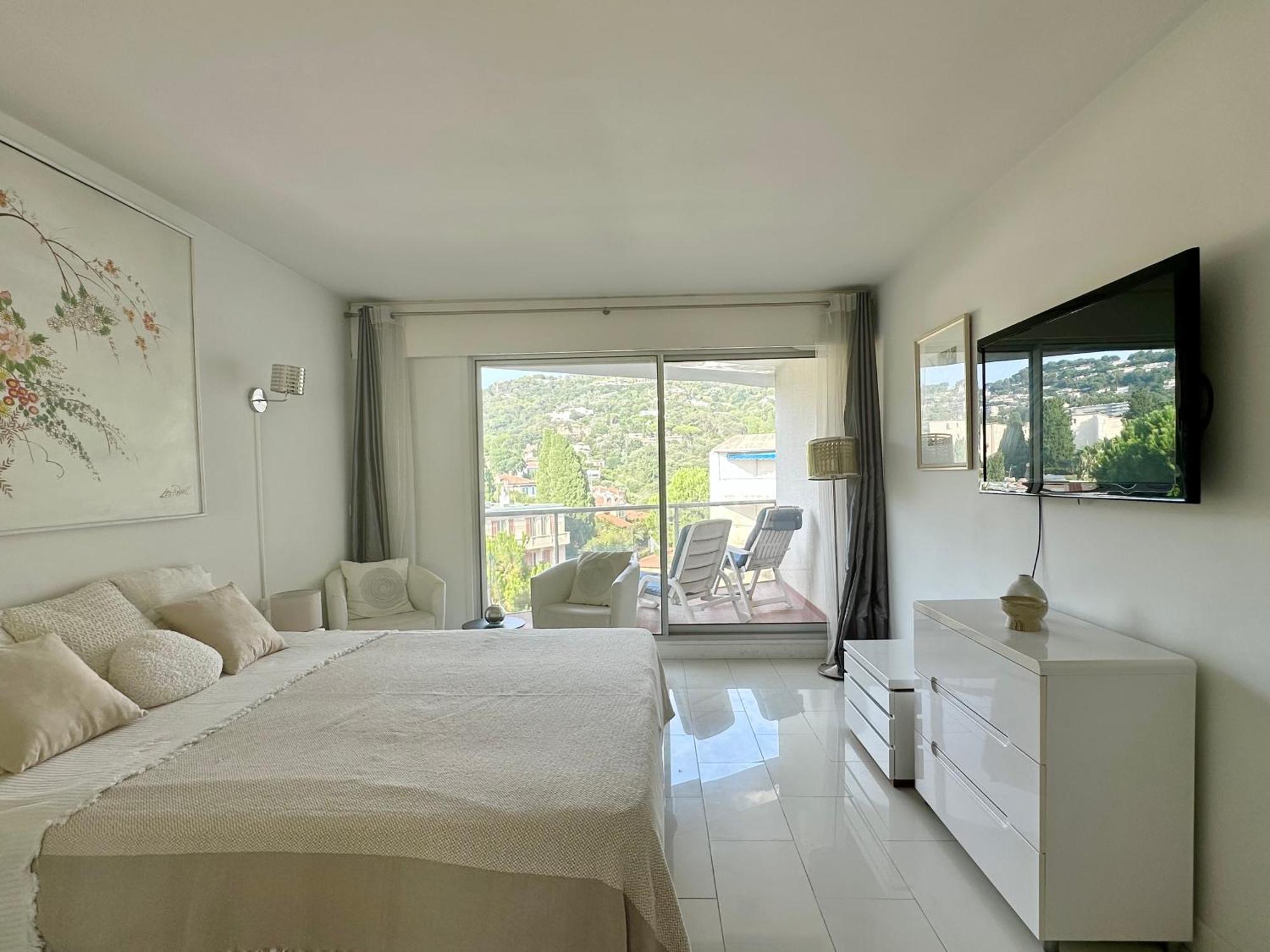 Cannes Croisette Sea & Sky Apartment
